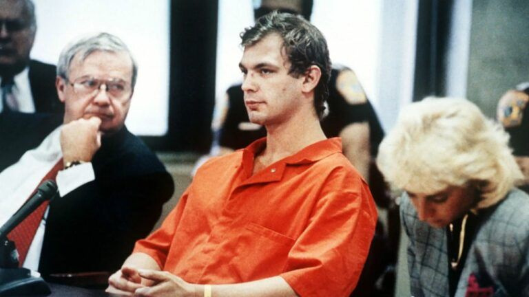   Mikä oli Jeffrey Dahmerin viimeinen ateria? Kuinka hän kuoli? Miksi Christopher Scarver tappoi hänet? Netflixin päivitys!