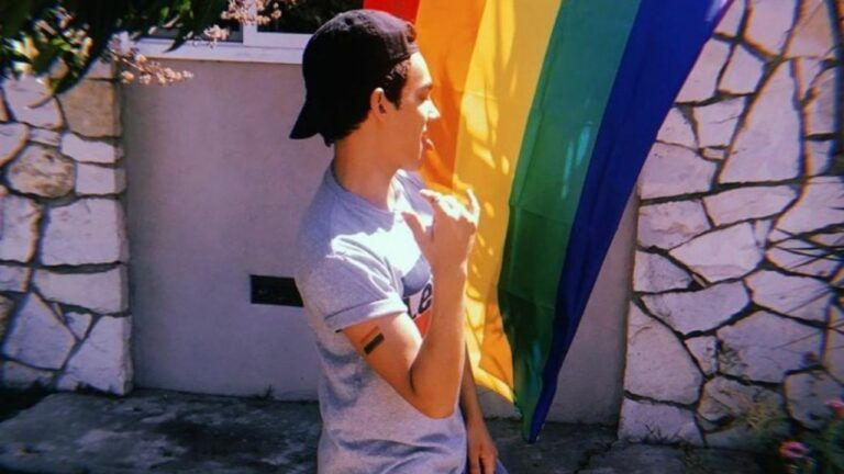 Je Tyler Alvarez gay v skutočnom živote? Používatelia Reddit sa zaujímajú o sexualitu, ktorú som nikdy neobsadil; Nájdite ho na Instagrame a Twitteri!
