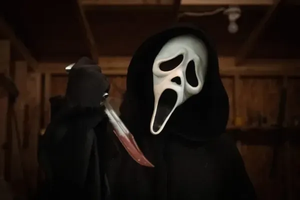 Sledujte: Hviezda filmu „Scream“ Drew Barrymore dostane hovor od Ghostface